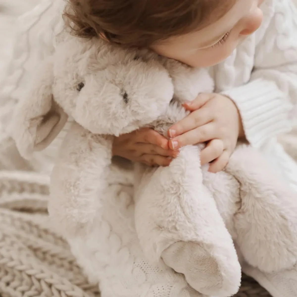 Luxurious White and Brown Bunny - obrazek 2